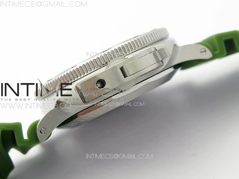 PAM1226 Submersible TTF Best Edition White Dial On Green Rubber Strap P.900 Clone